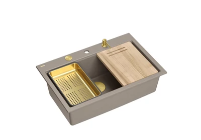 Szürkés barna  / Arany színű kiegészítők